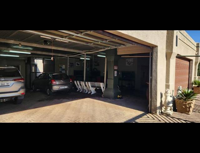 3 BEDROOM HOUSE FOR SALE IN SECUNDA CENTRAL